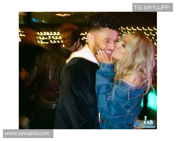 张伯伦足球明星妻子美丽照片曝光引发热议与关注