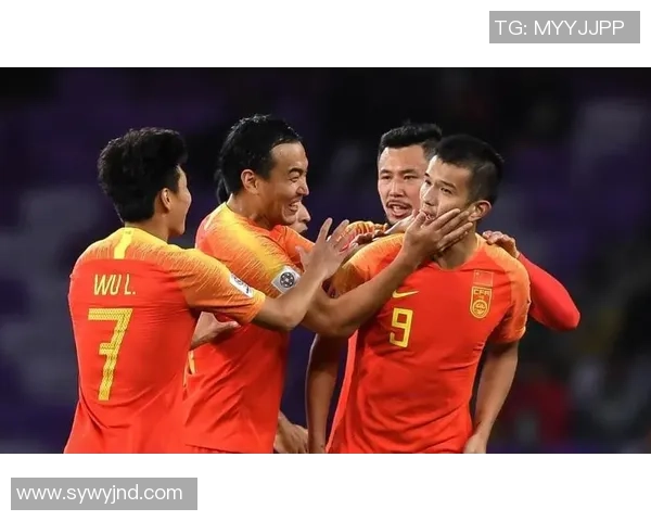 新加入的足球明星如何在赛场上迅速融入团队展现个人风采